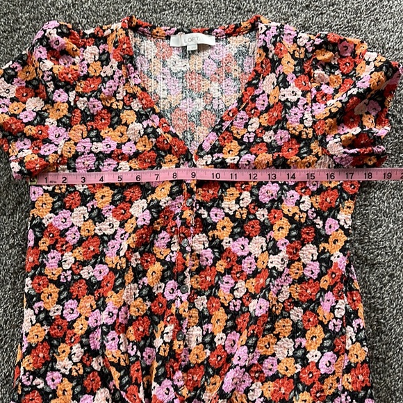 Loft V-Neck Floral Blouse, Button Front with Bottom Tie, Size S - Picture 6 of 6